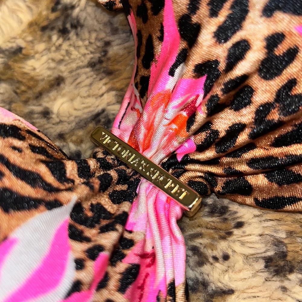 Victoria’s Secret Swim Top - Picture 4 of 6